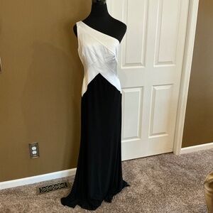 LAUREN RALPH LAUREN Asymmetrical / One Shoulder Evening Gown Black & White Sz 4